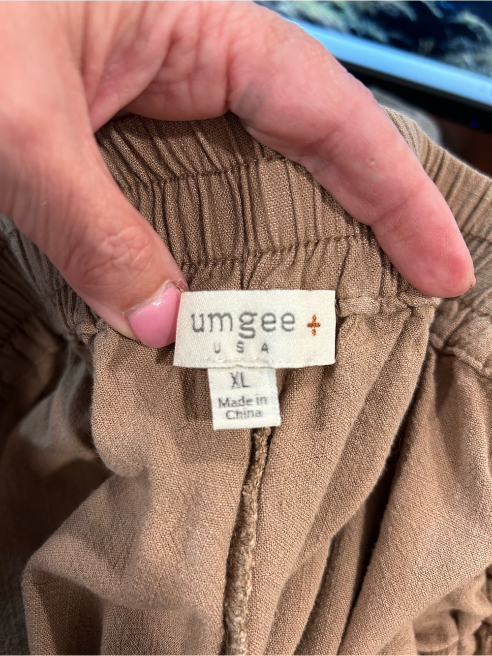 Umgee Women’s Camel Elastic-Waist frayed hem pants - Picture 3 of 3